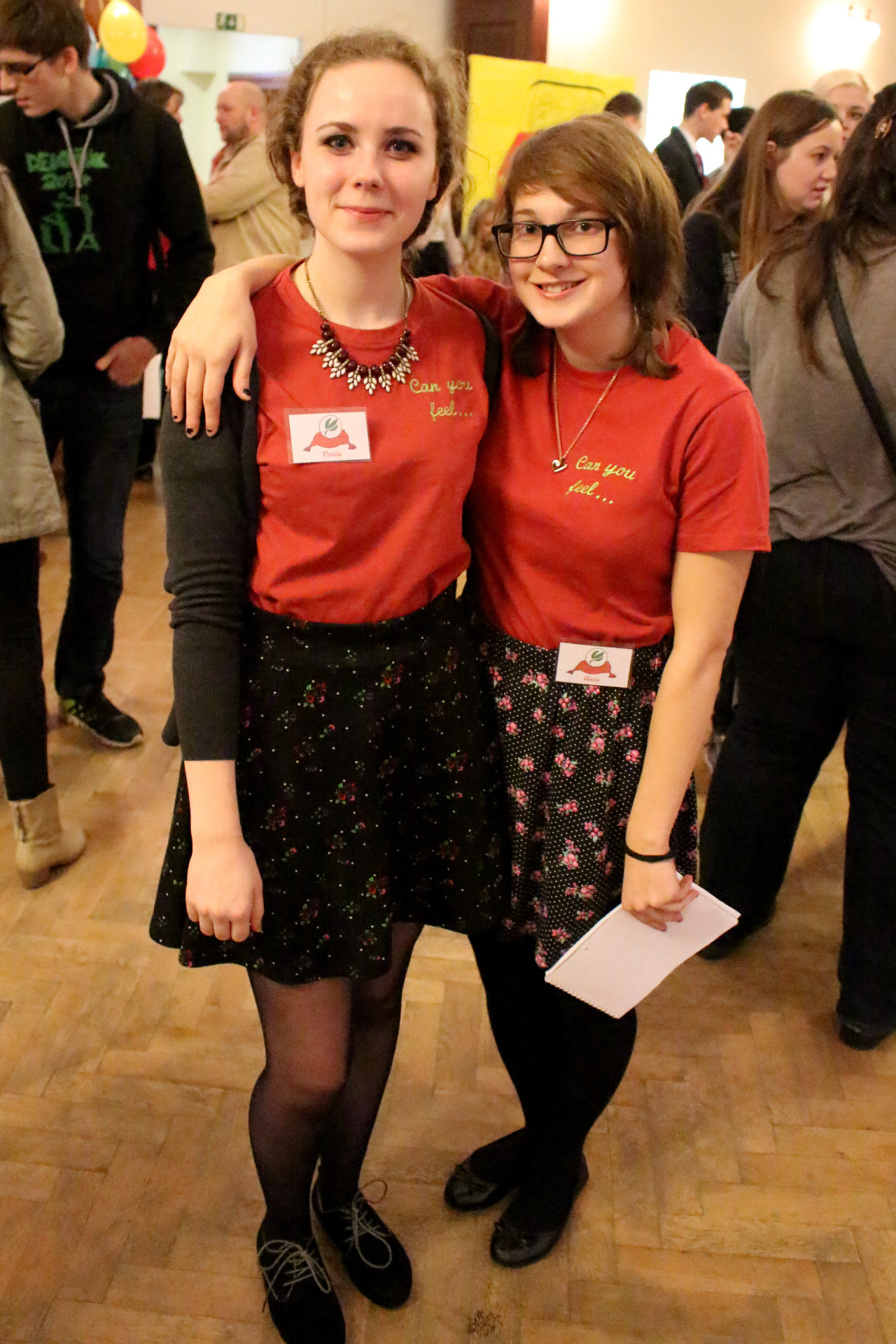 Tyto slečny (Veronika a Anna-Marie) se postarali o dvojjazyčnou prezentaci na pódiu